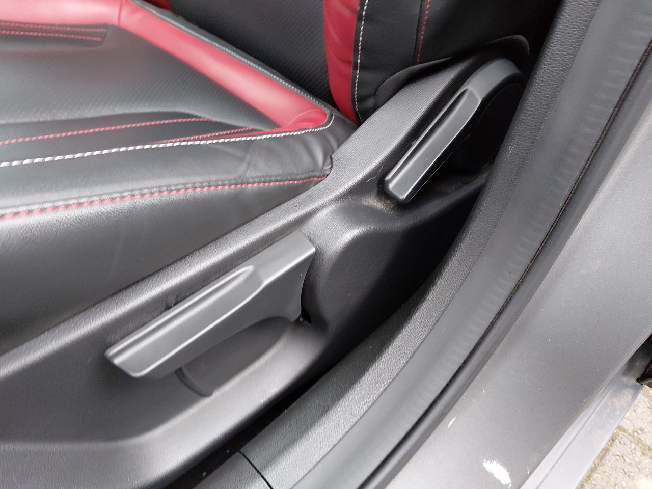 Geely Coolray — foto 13 de 26