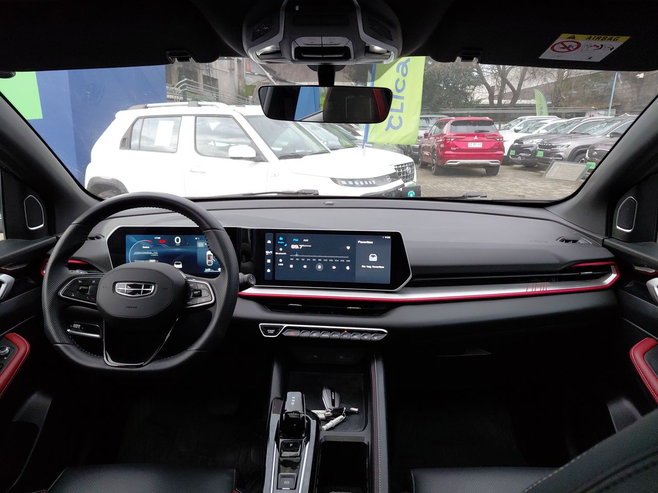 Geely Coolray — foto 2 de 26