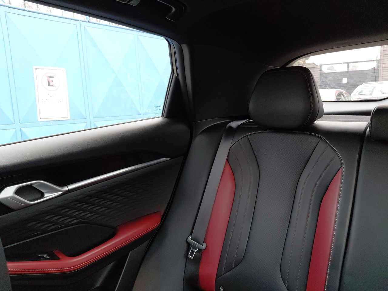 Geely Coolray — foto 4 de 26