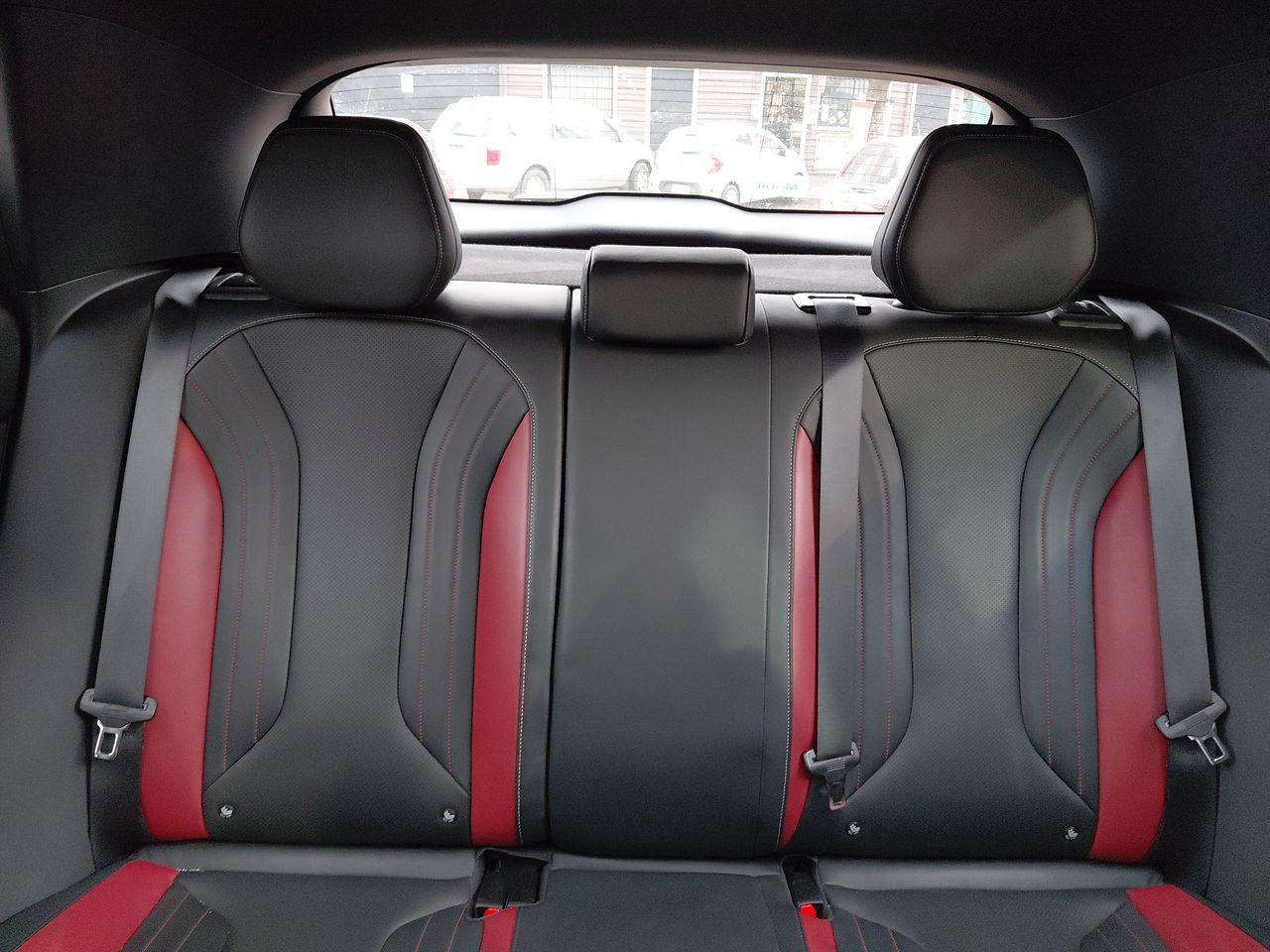 Geely Coolray — foto 5 de 26