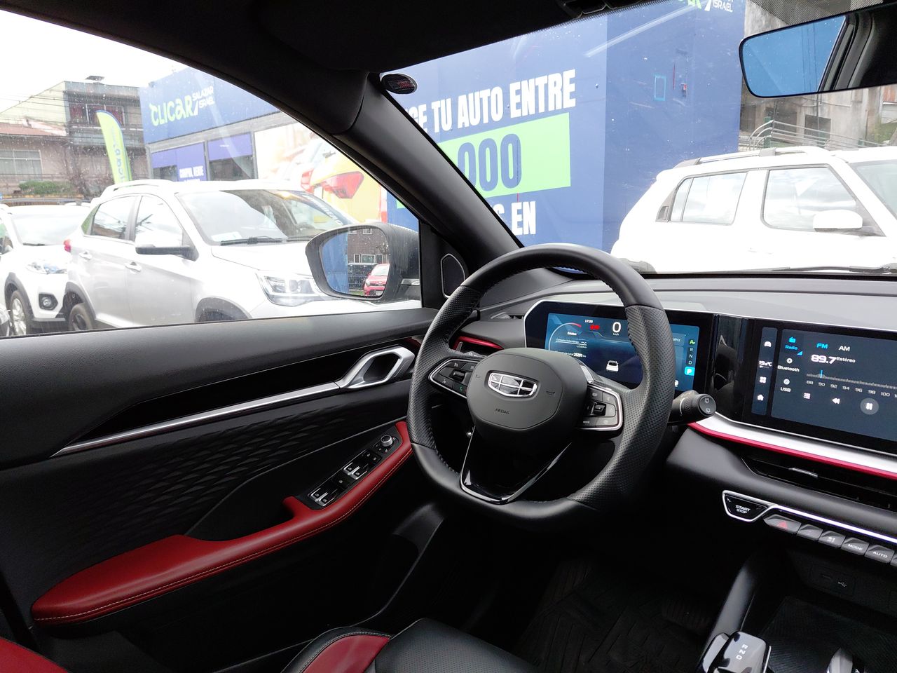 Geely Coolray — foto 7 de 26