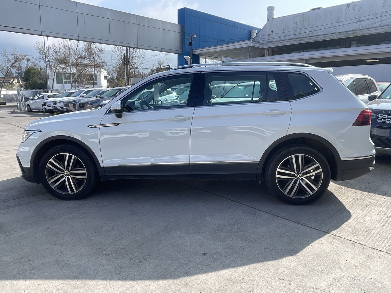 VOLKSWAGEN - 4