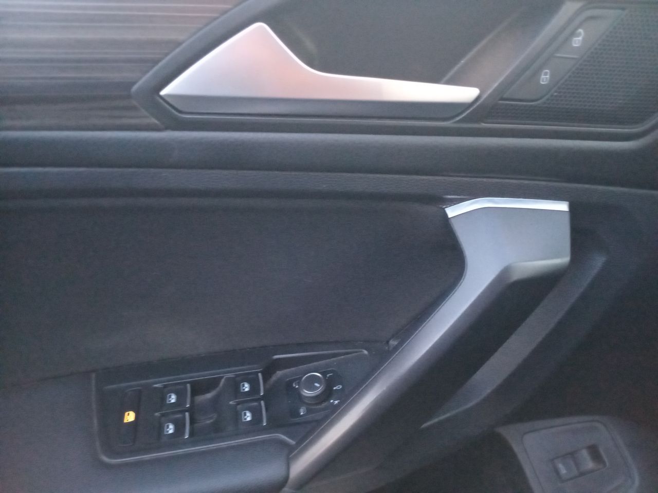 VOLKSWAGEN - 12