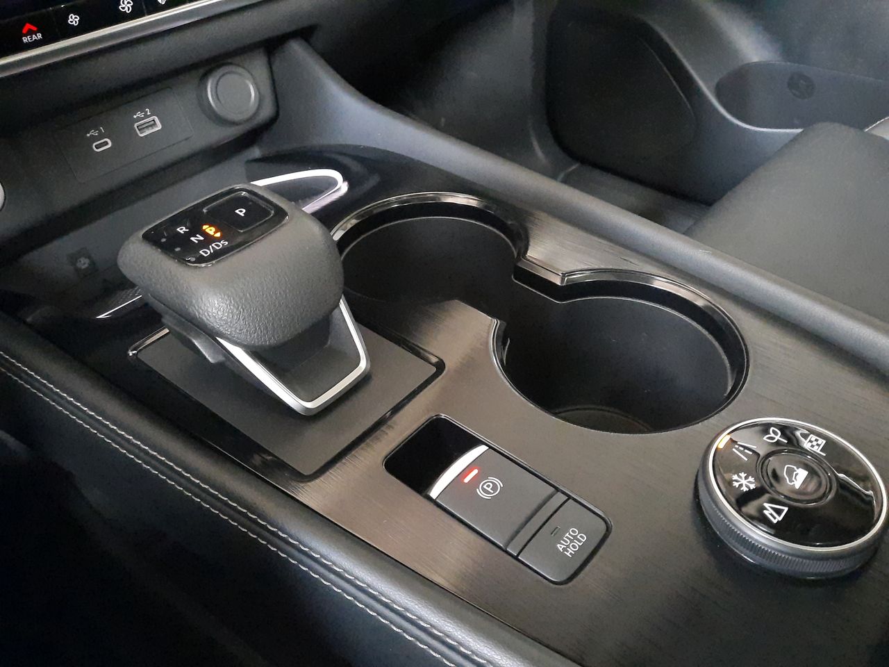 NISSAN - 32