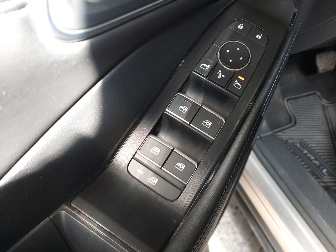 NISSAN - 23