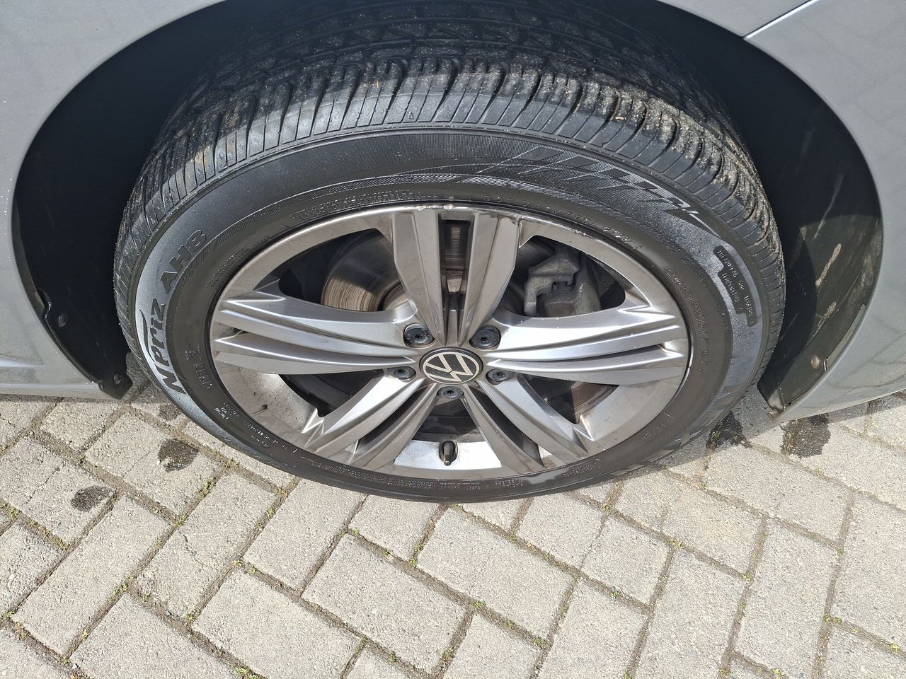 VOLKSWAGEN - 17