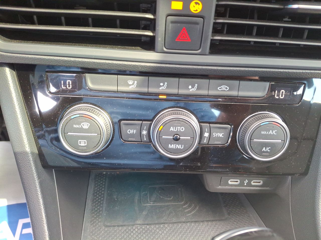 VOLKSWAGEN - 29