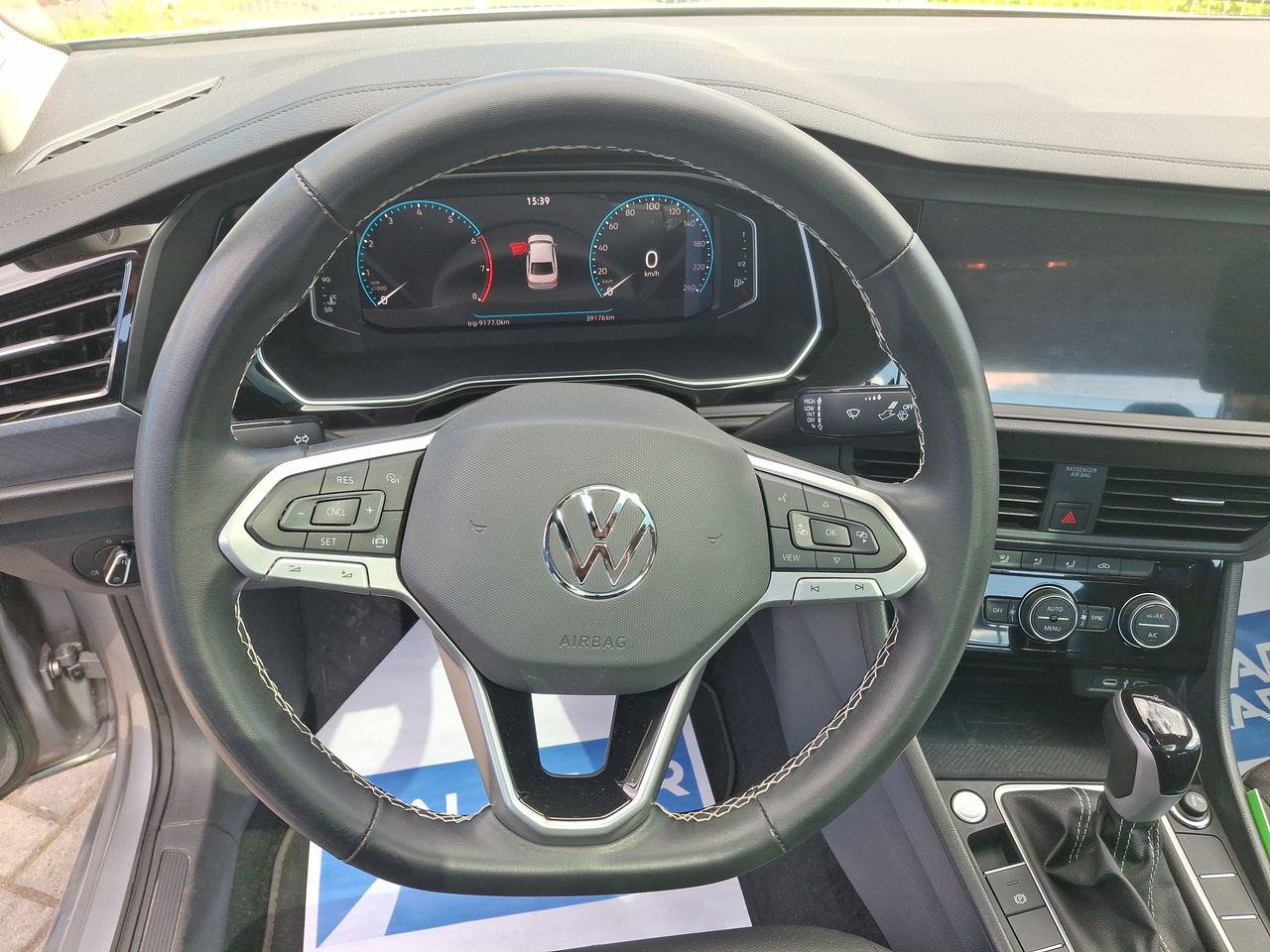 VOLKSWAGEN - 24