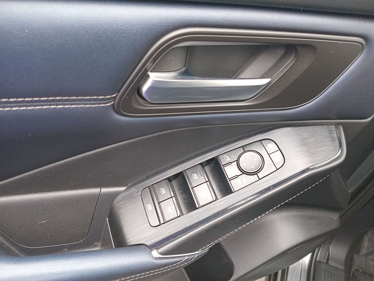 NISSAN - 12