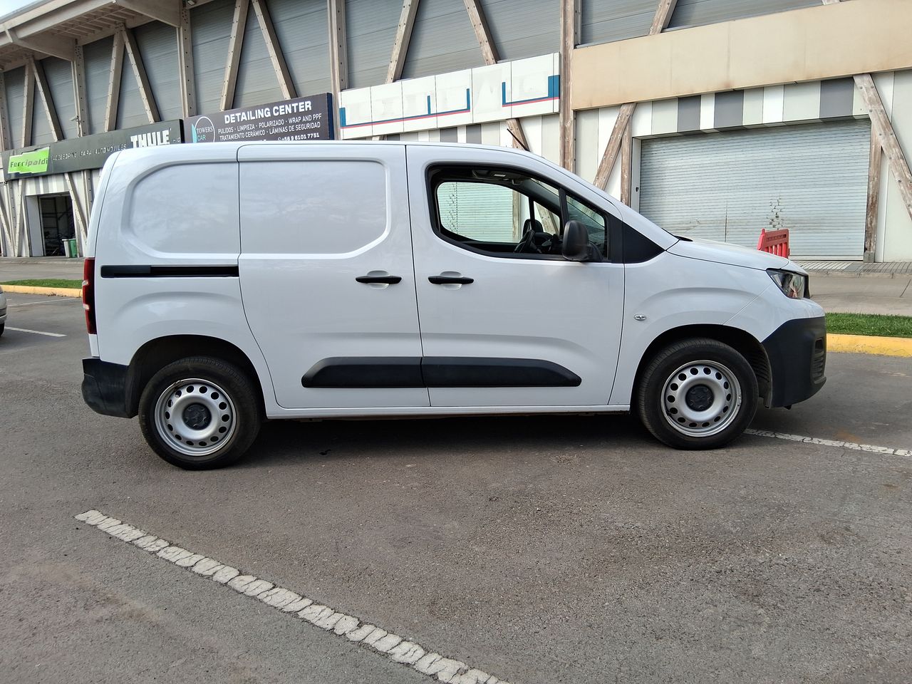 PEUGEOT - 8