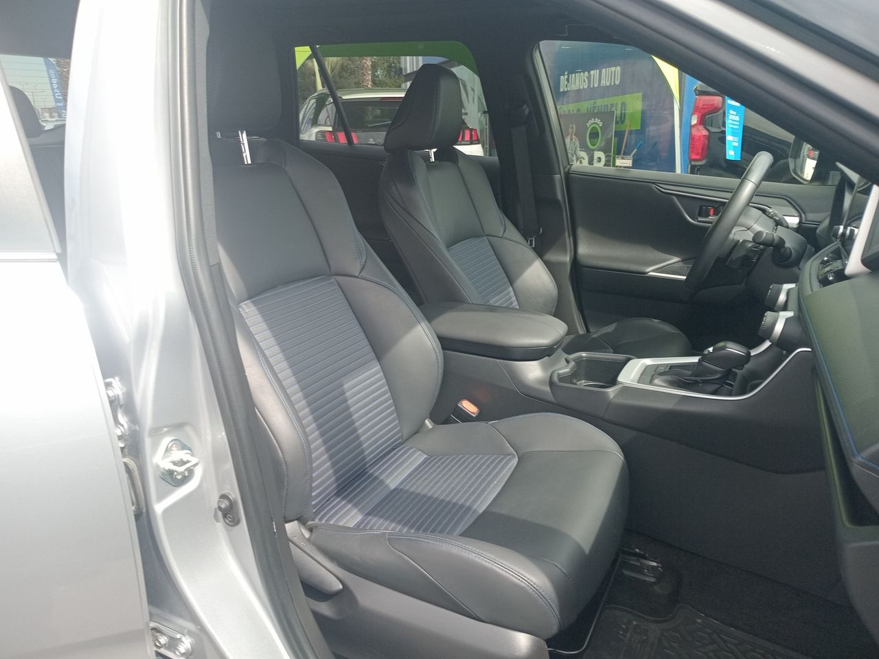 Toyota RAV4 — foto 34 de 36