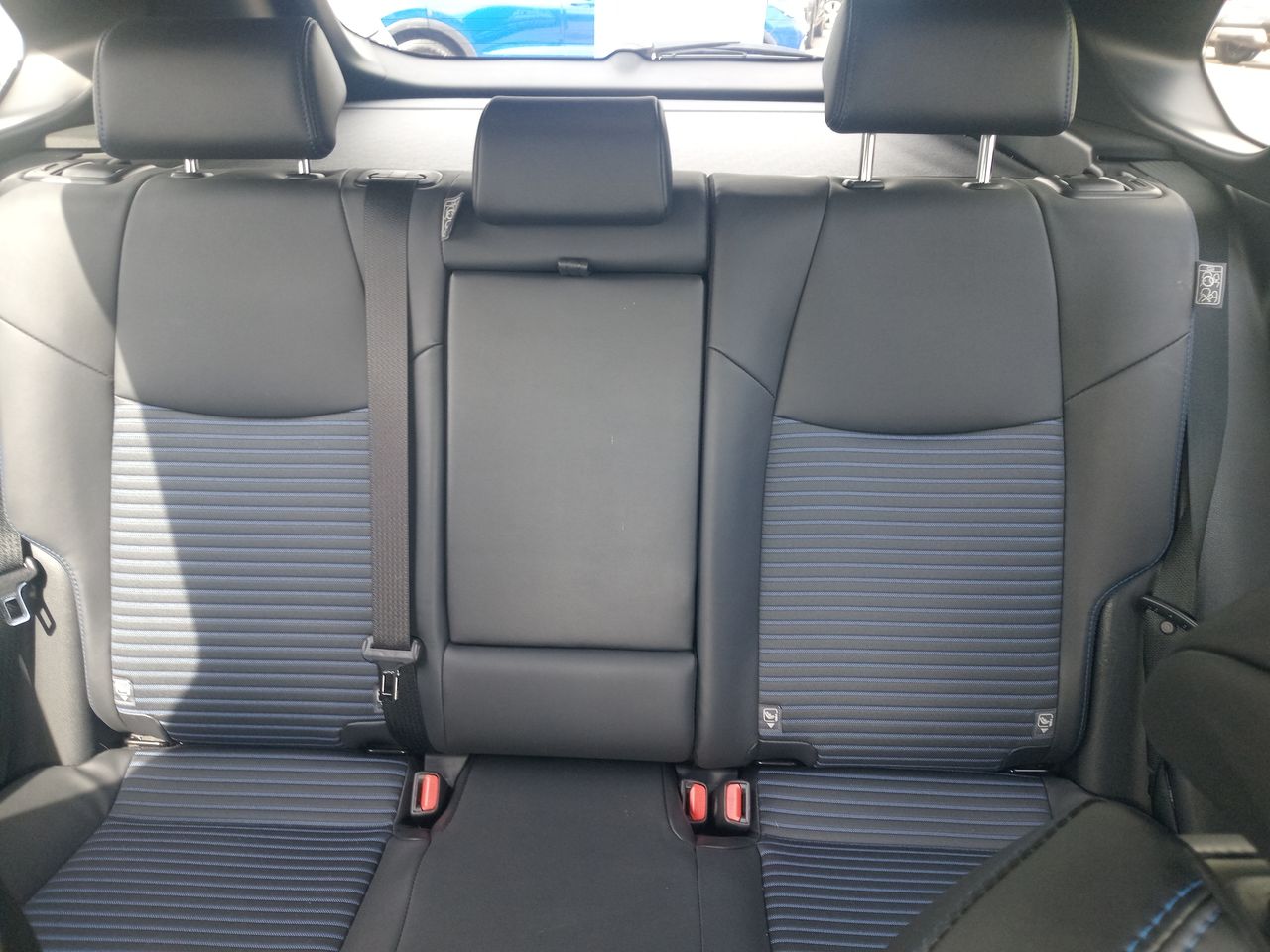 Toyota RAV4 — foto 35 de 36
