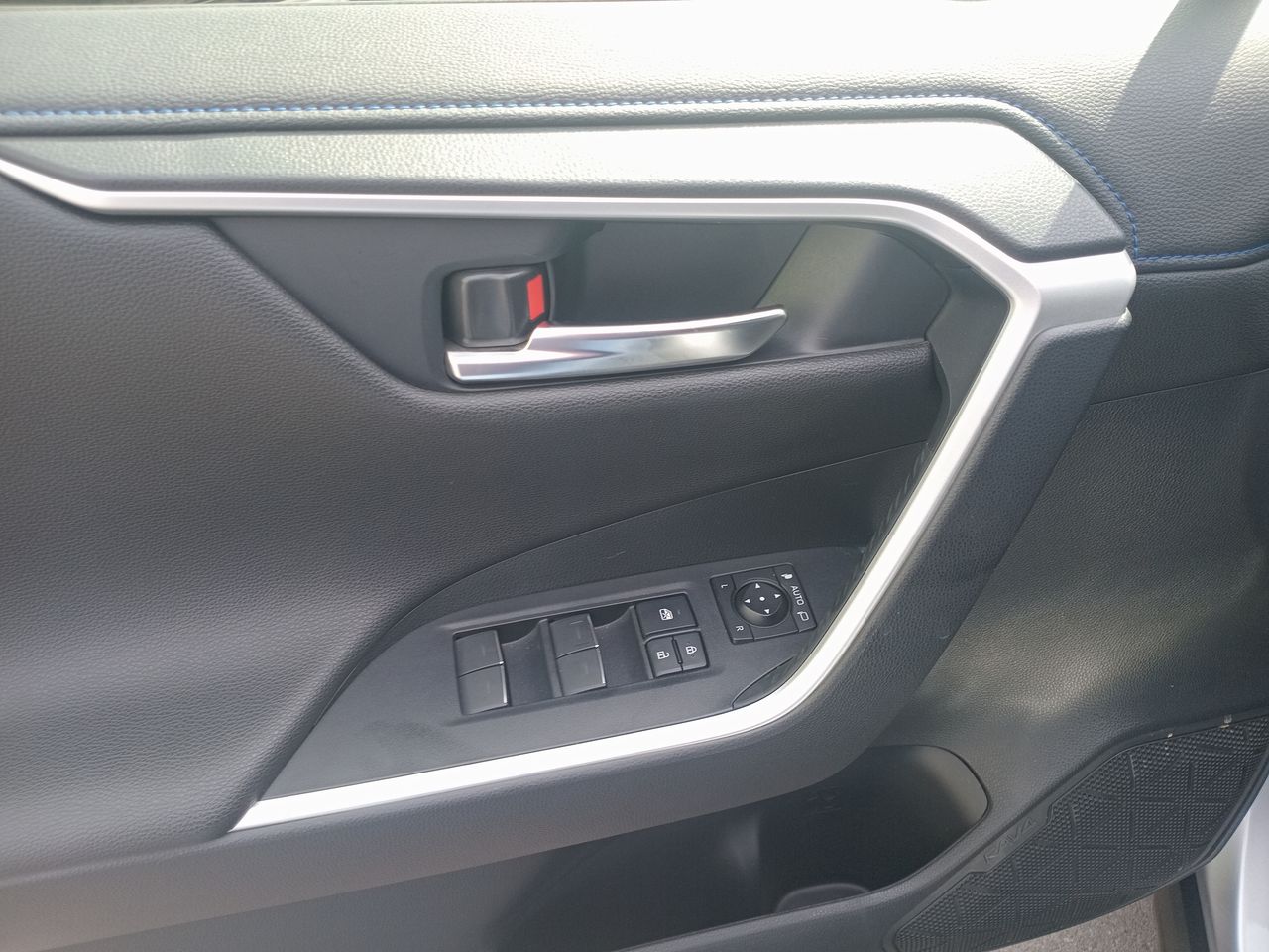 Toyota RAV4 — foto 22 de 36