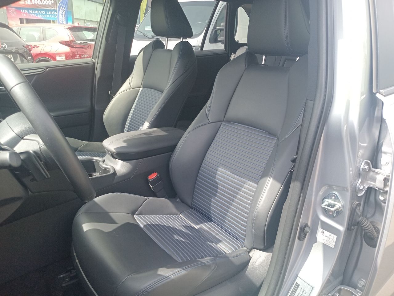 Toyota RAV4 — foto 24 de 36