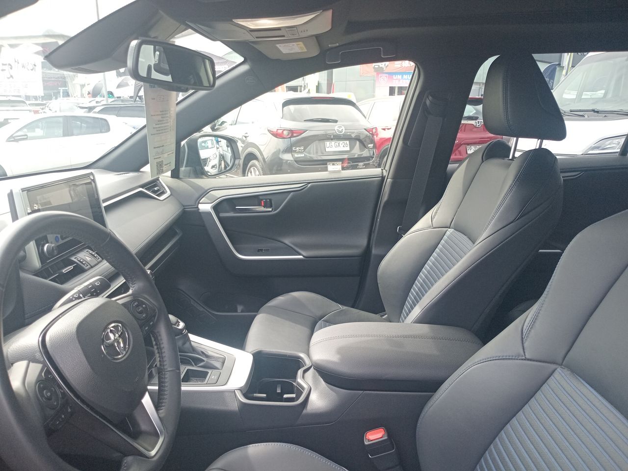 Toyota RAV4 — foto 11 de 36