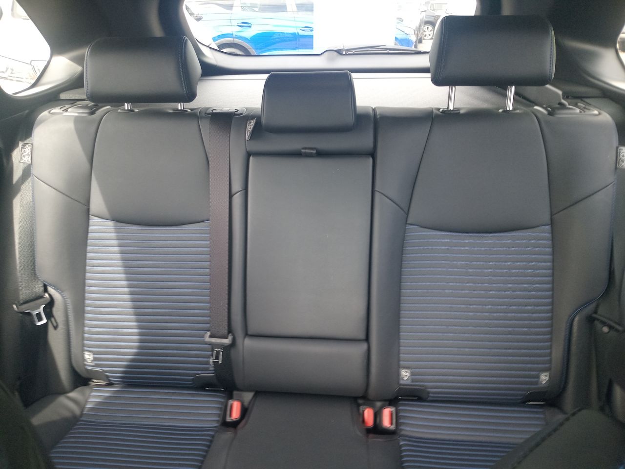 Toyota RAV4 — foto 13 de 36