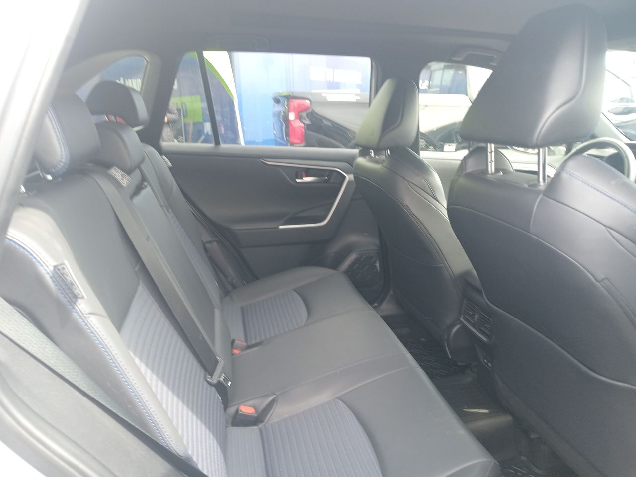 Toyota RAV4 — foto 14 de 36