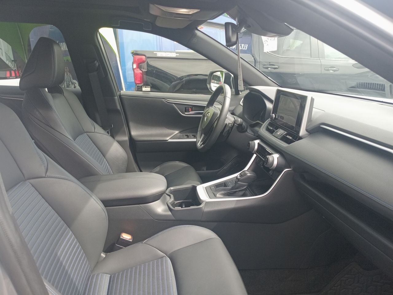 Toyota RAV4 — foto 15 de 36