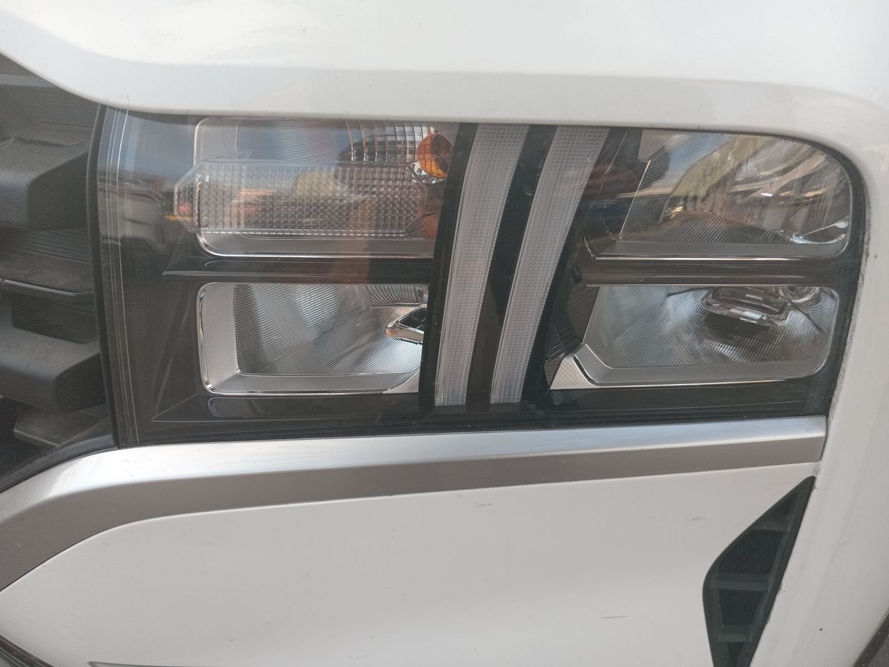 HYUNDAI - 20