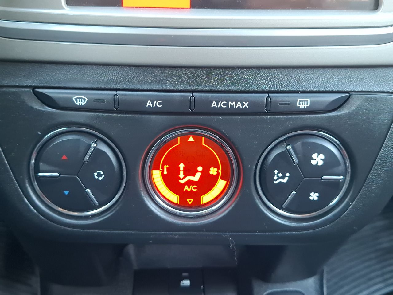 Citroën C-Elysee — foto 21 de 25
