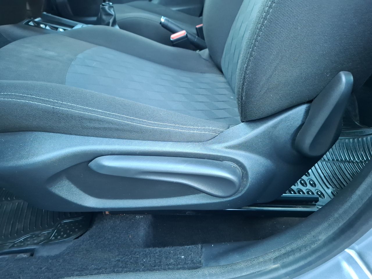 Citroën C-Elysee — foto 17 de 25