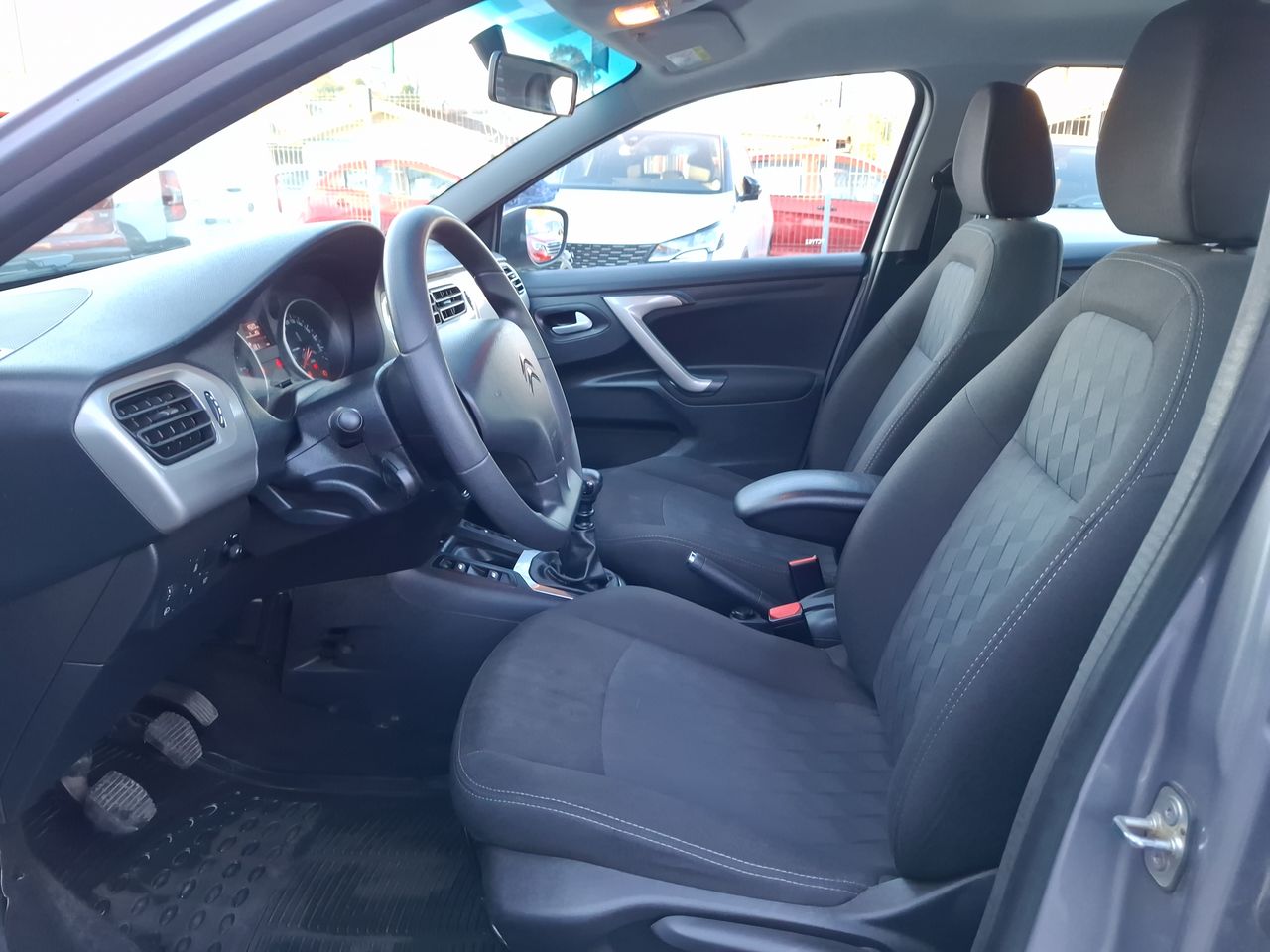 Citroën C-Elysee — foto 8 de 25