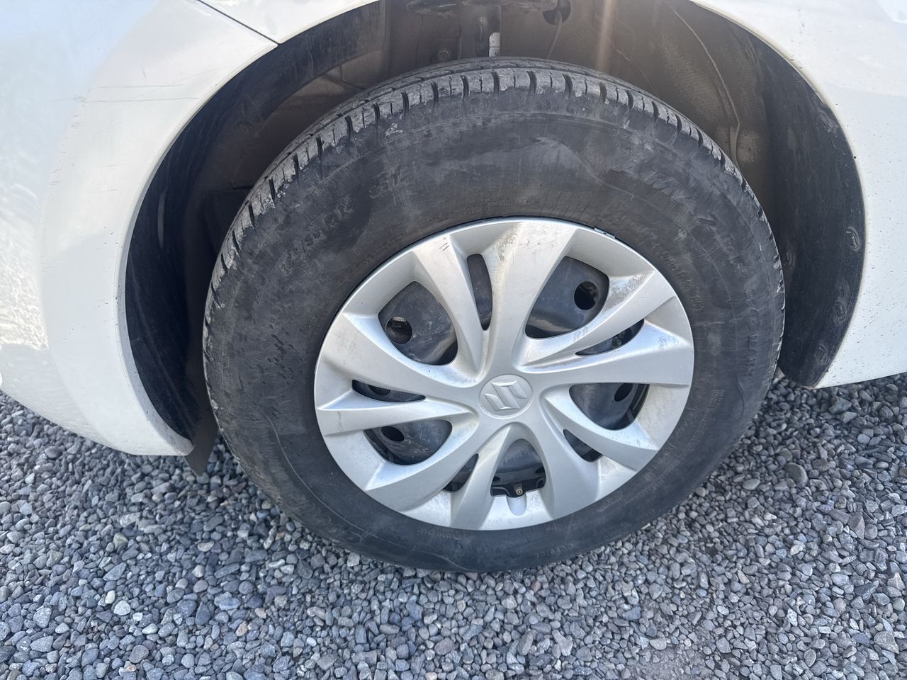 Suzuki Swift — foto 8 de 18