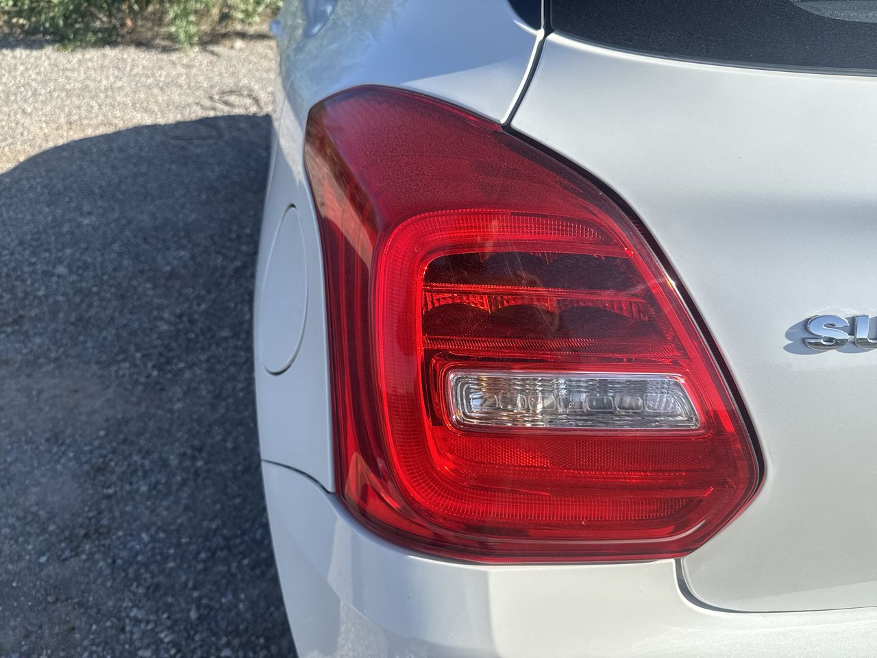 Suzuki Swift — foto 10 de 18