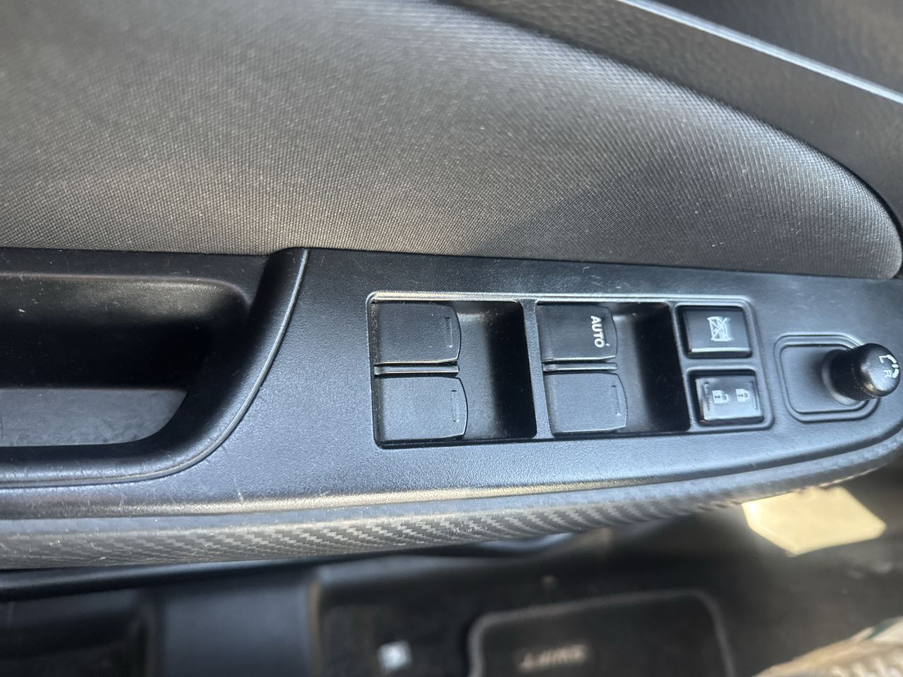 Suzuki Swift — foto 12 de 18