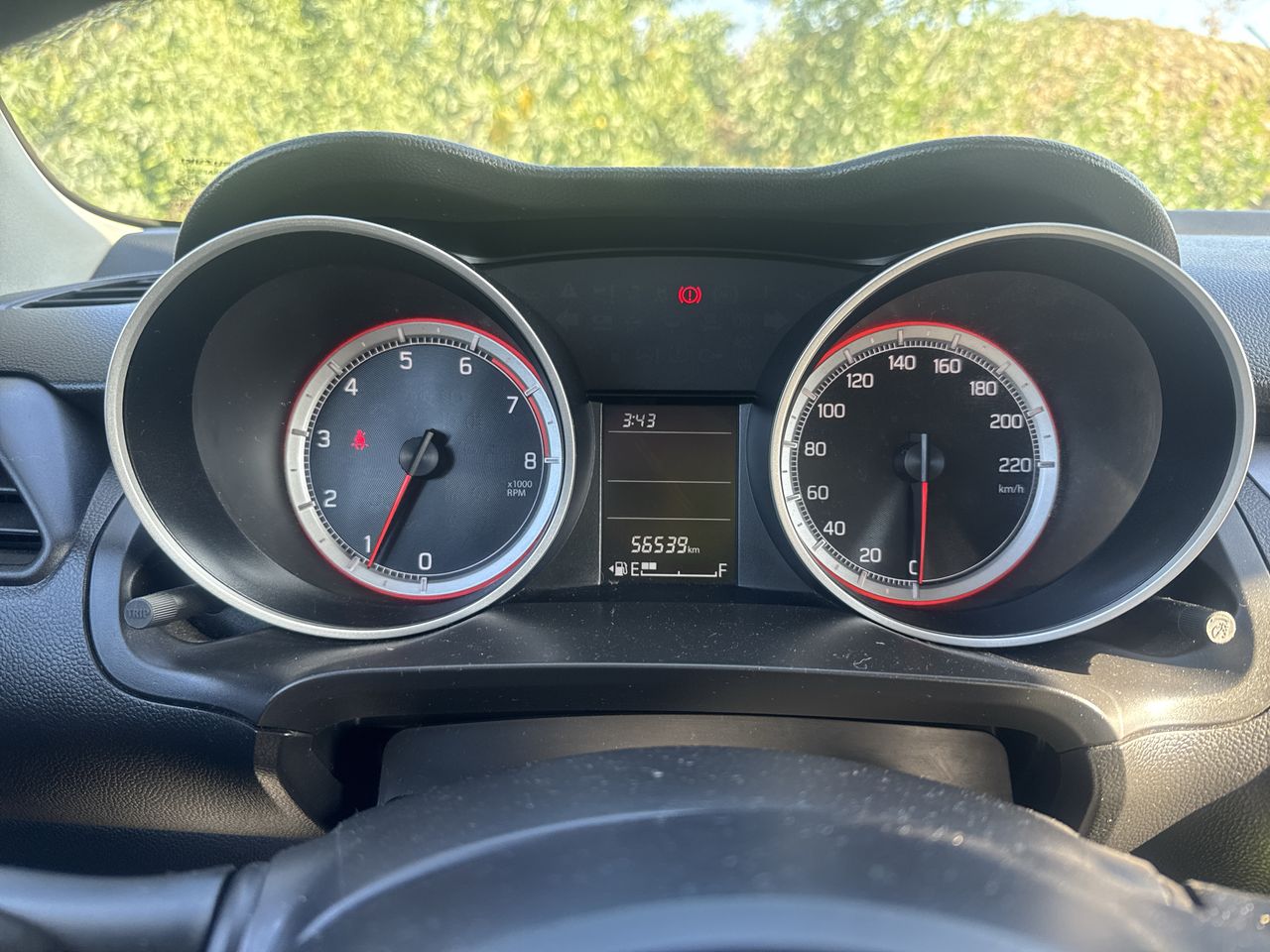Suzuki Swift — foto 14 de 18