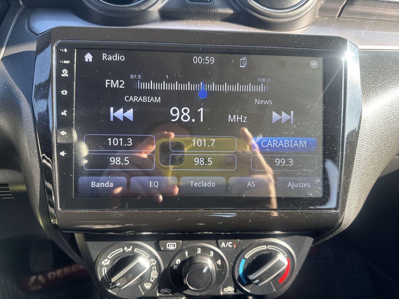Suzuki Swift — foto 15 de 18