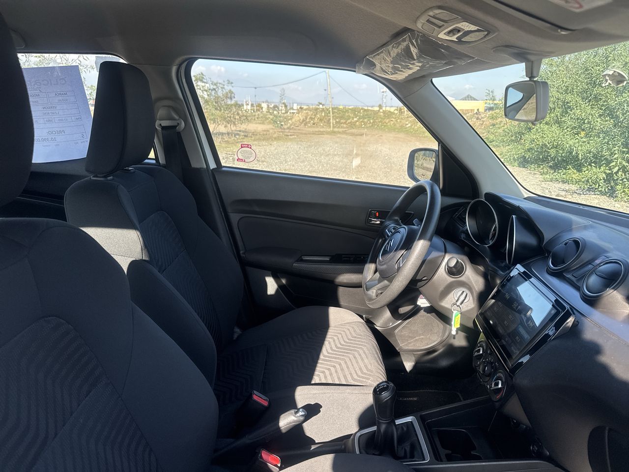 Suzuki Swift — foto 6 de 18