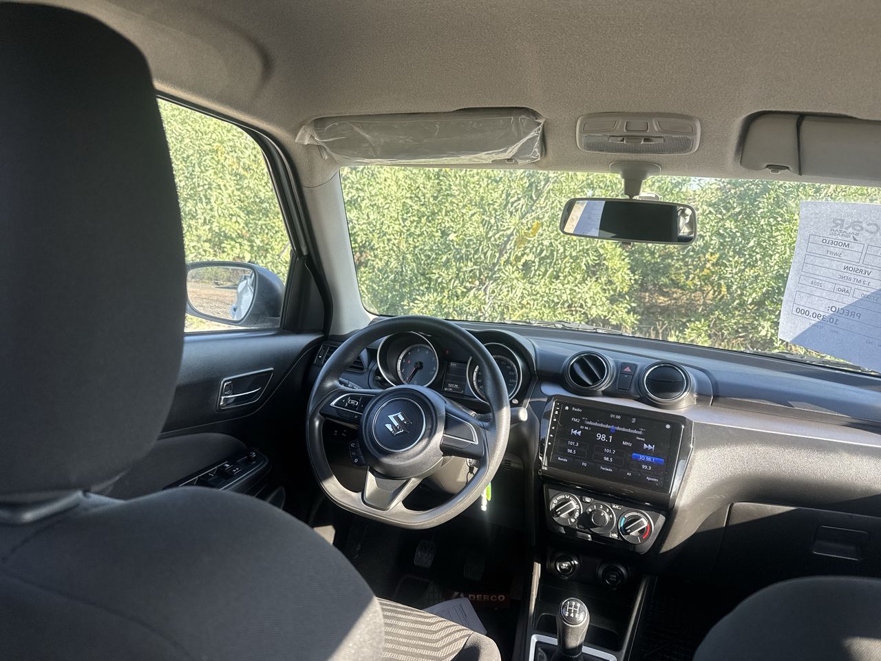 Suzuki Swift — foto 7 de 18