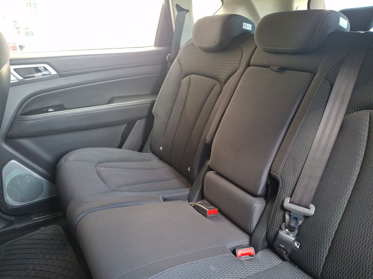 SsangYong Rexton — foto 13 de 36