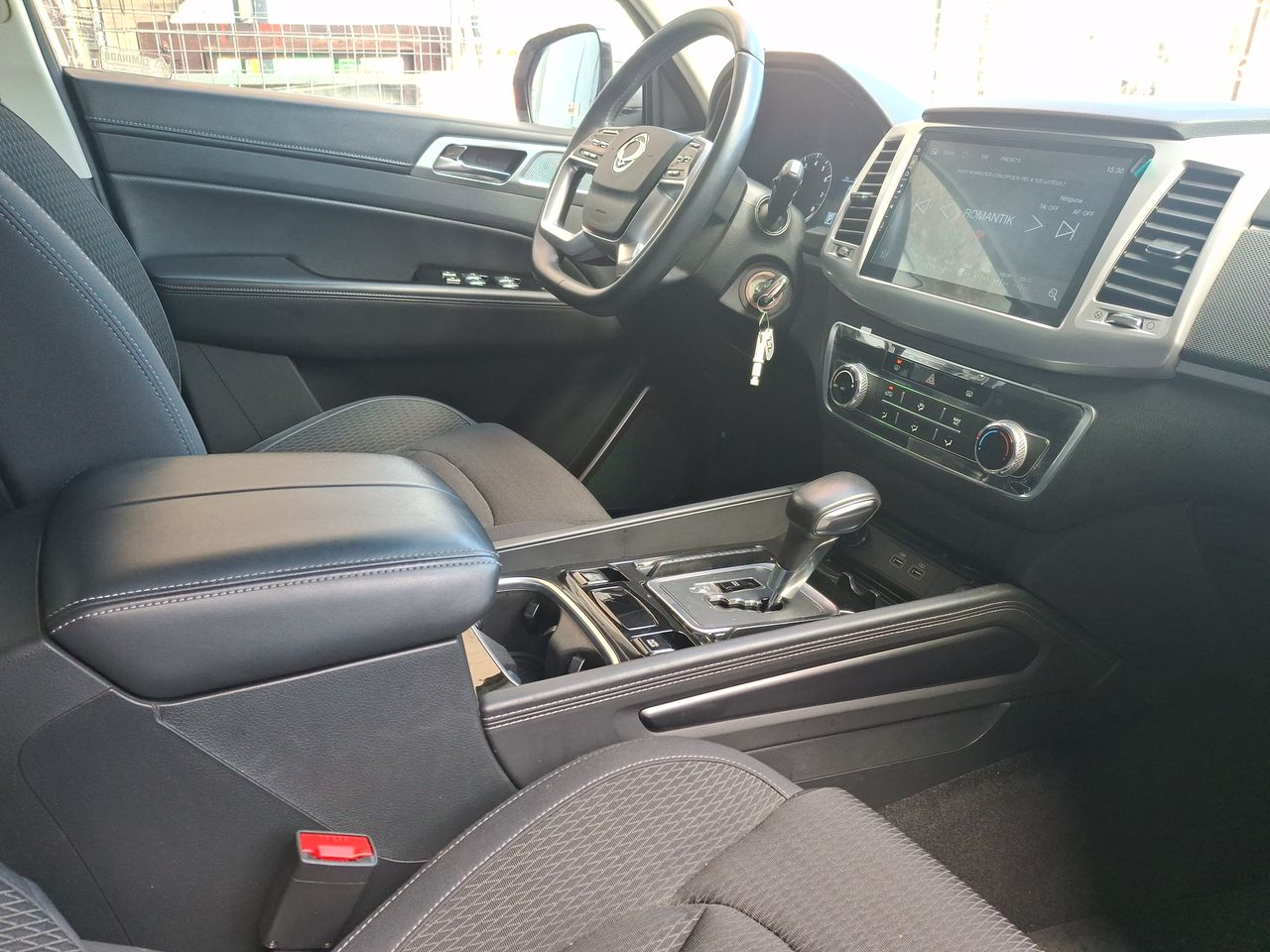 SsangYong Rexton — foto 17 de 36