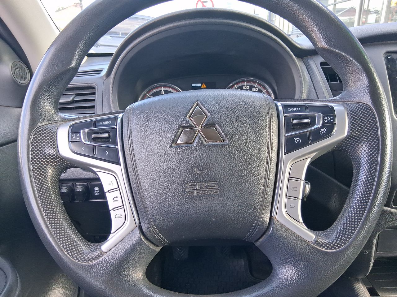 Mitsubishi L200 — foto 19 de 27