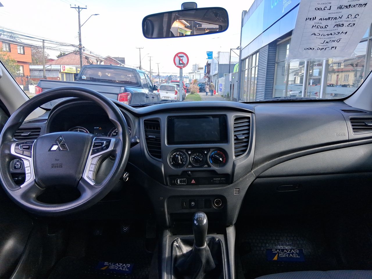 Mitsubishi L200 — foto 24 de 27