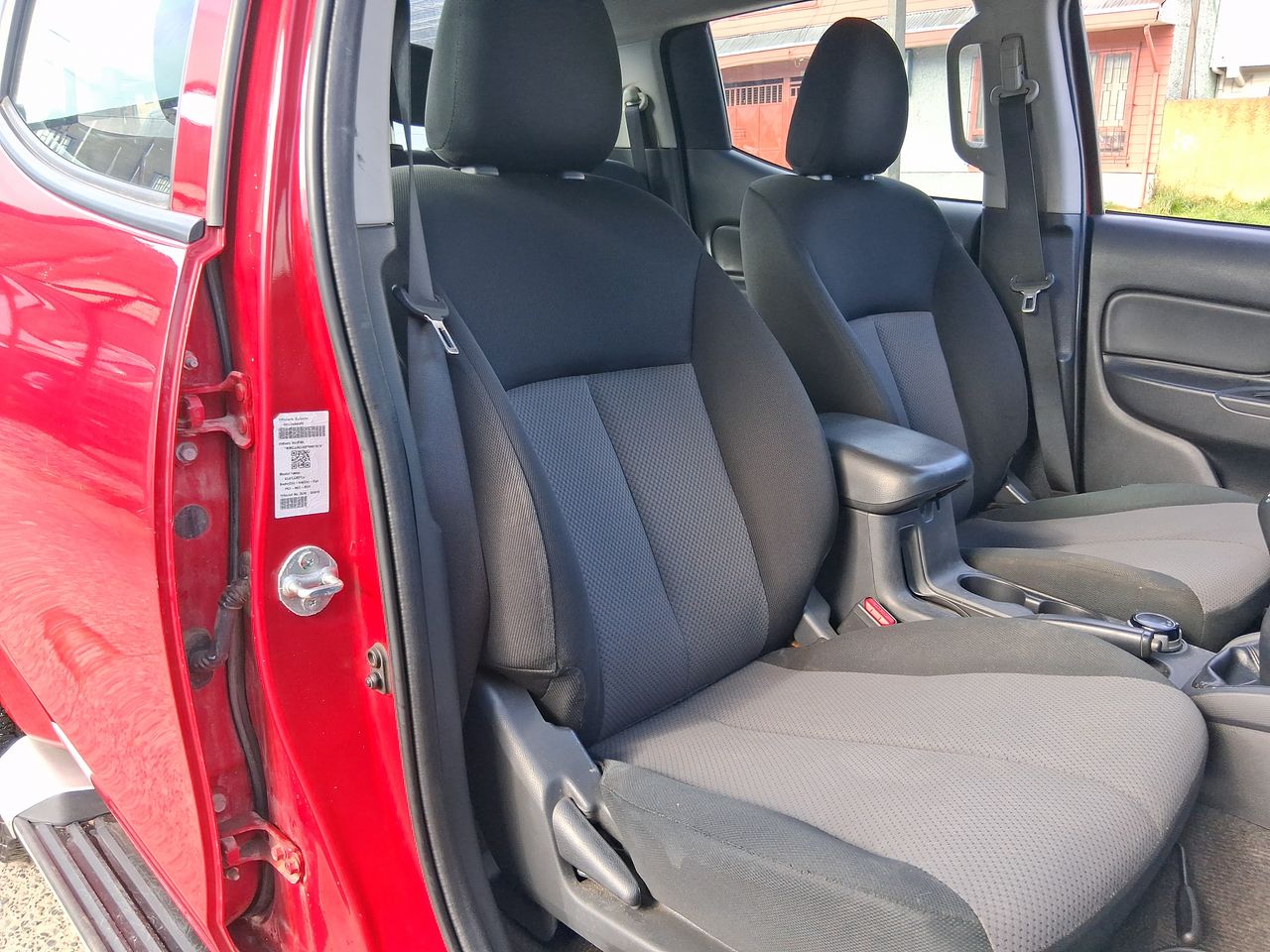 Mitsubishi L200 — foto 25 de 27