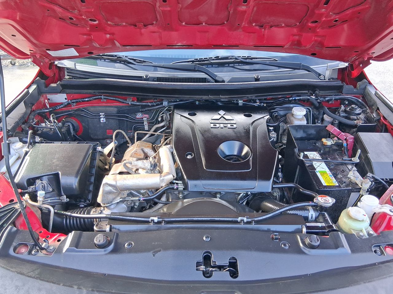 Mitsubishi L200 — foto 11 de 27