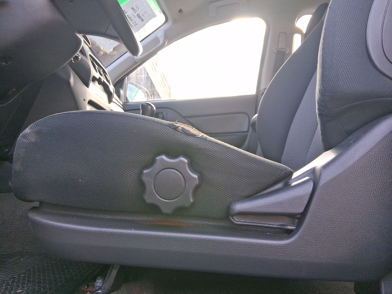 Mitsubishi L200 — foto 17 de 27