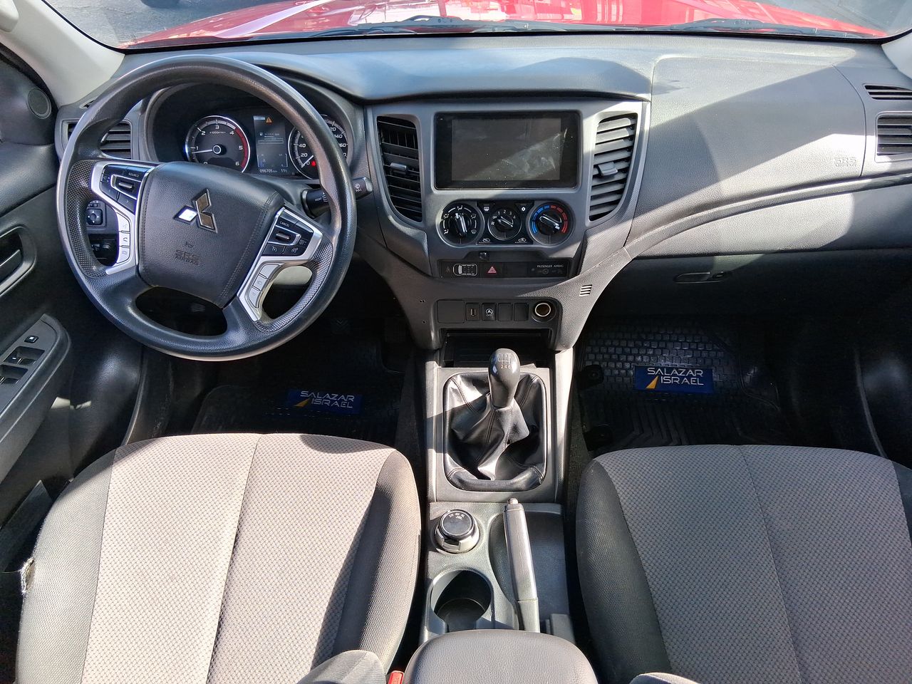 Mitsubishi L200 — foto 8 de 27