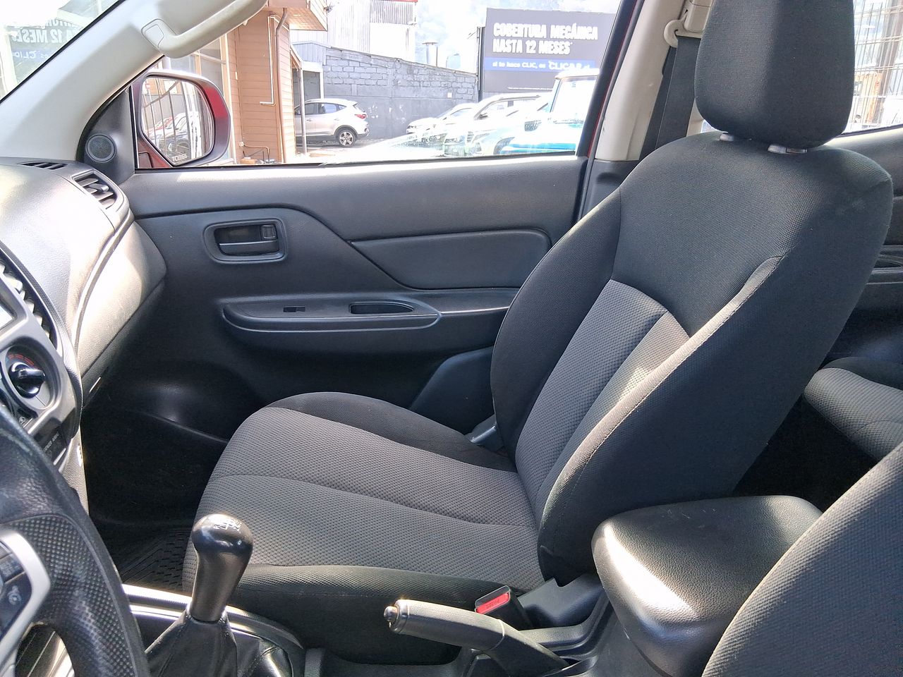 Mitsubishi L200 — foto 9 de 27