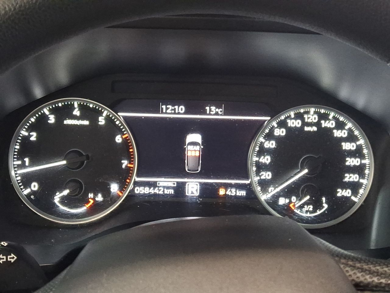Mitsubishi Outlander — foto 28 de 36