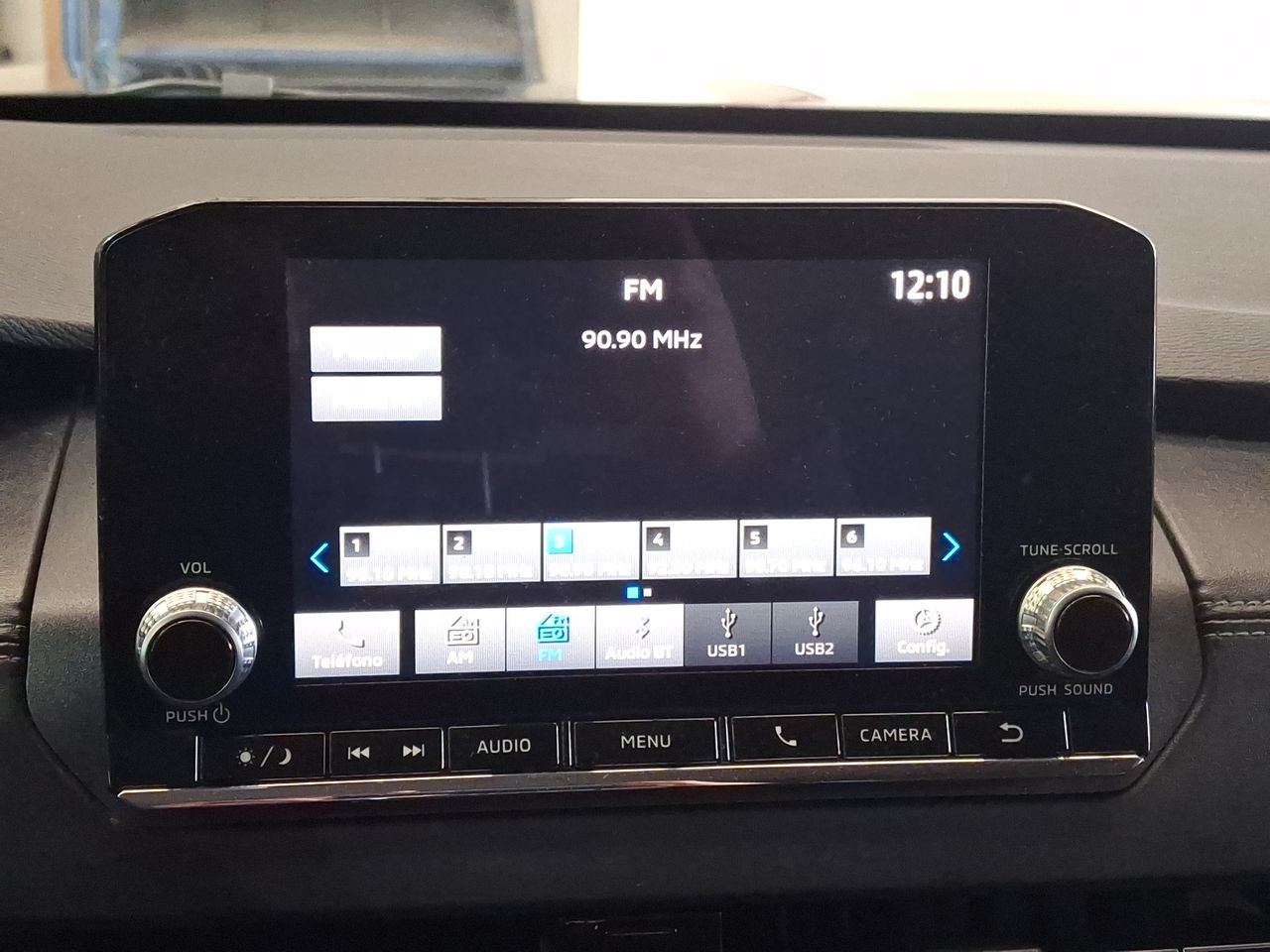 Mitsubishi Outlander — foto 29 de 36