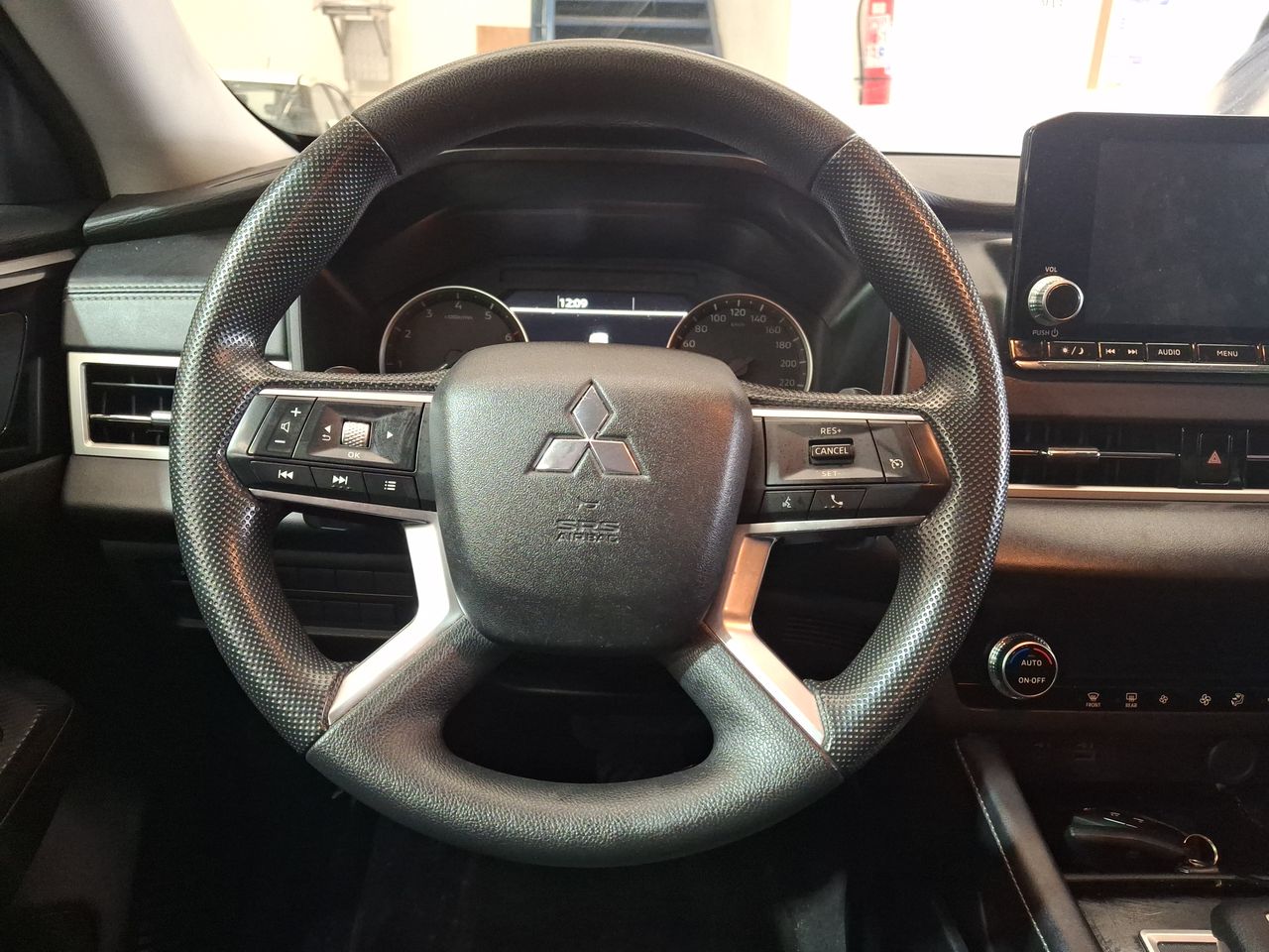 Mitsubishi Outlander — foto 26 de 36