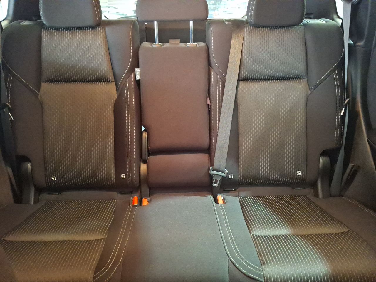 Mitsubishi Outlander — foto 14 de 36