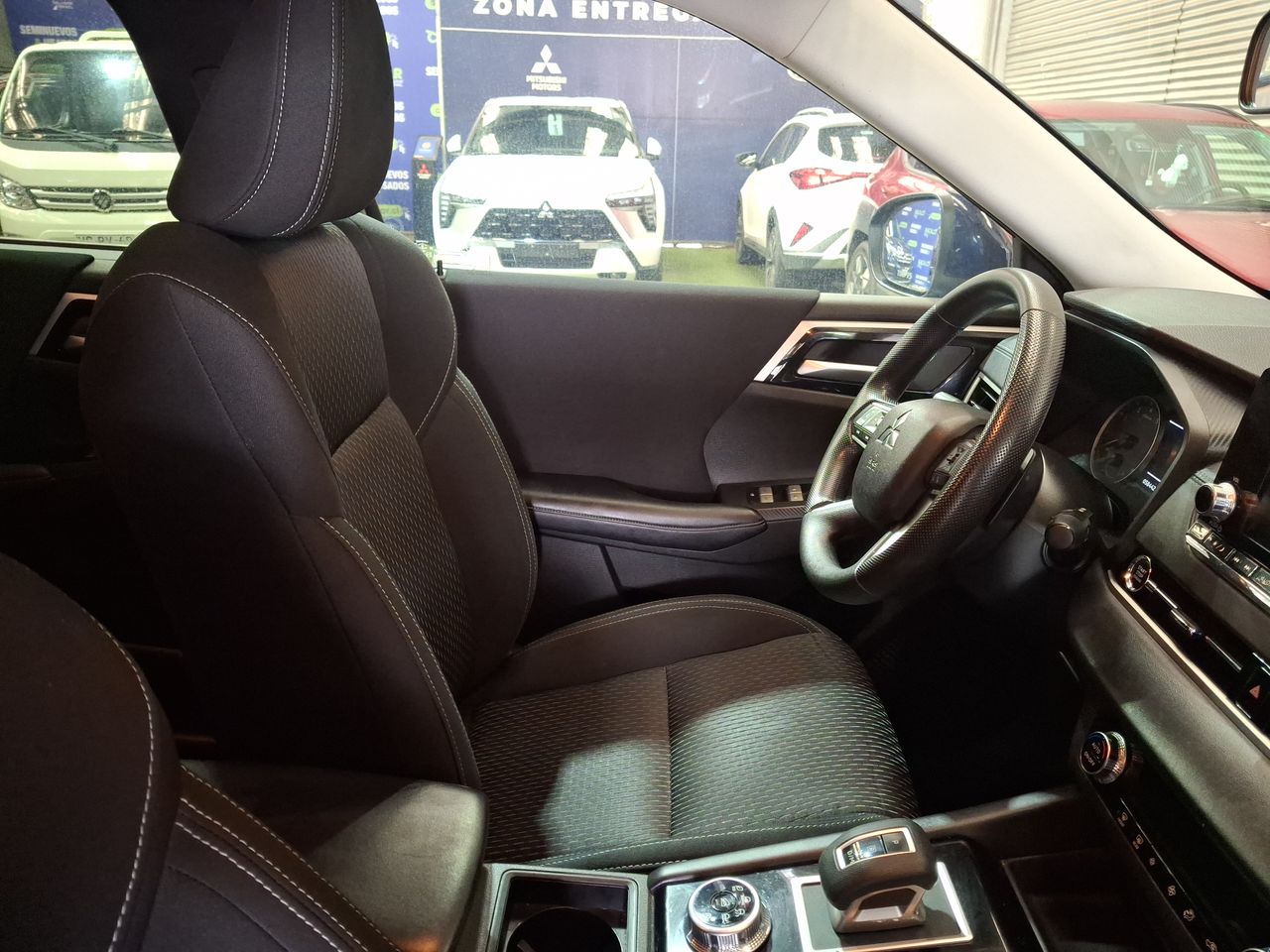 Mitsubishi Outlander — foto 17 de 36