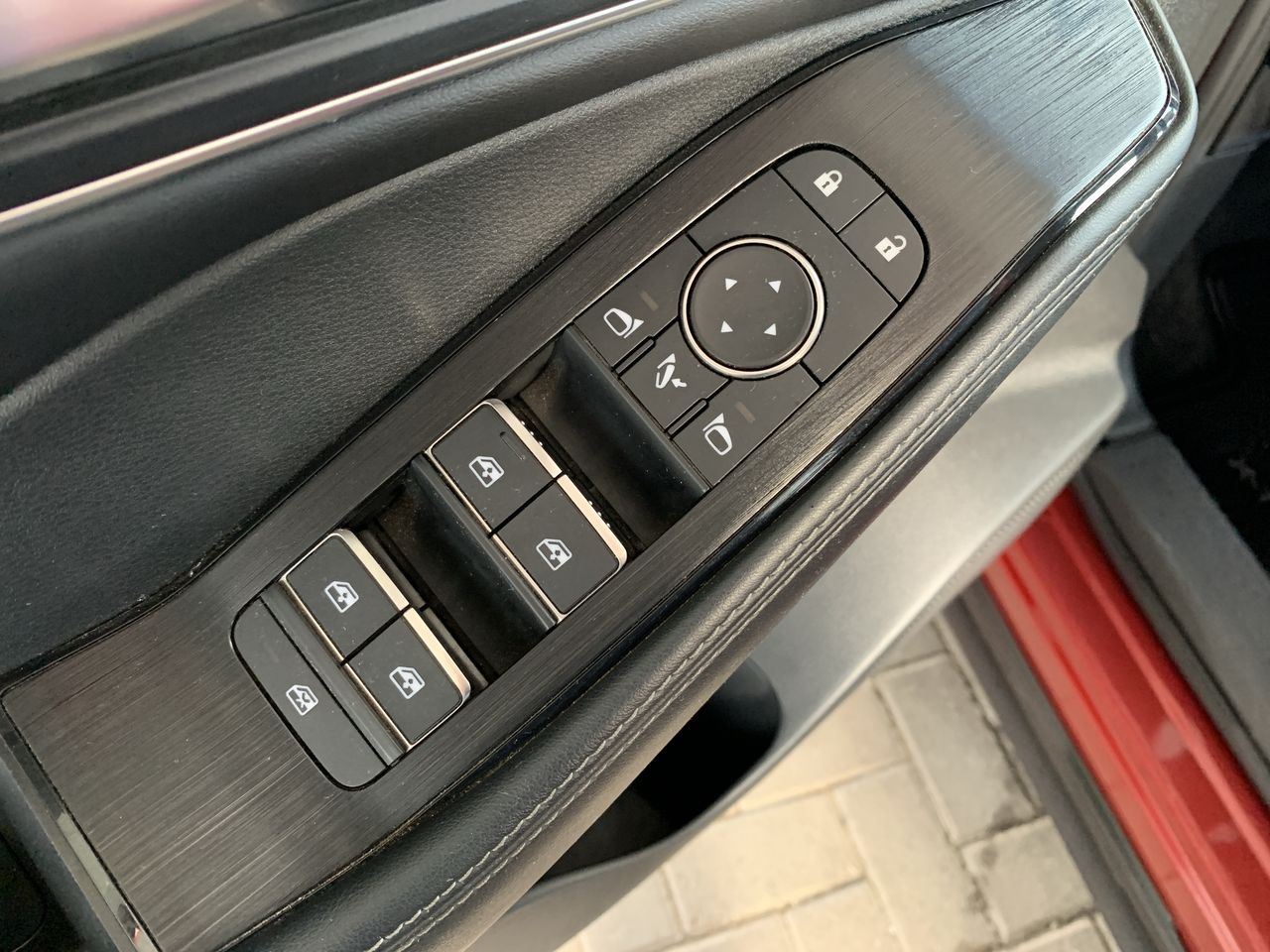 NISSAN - 23