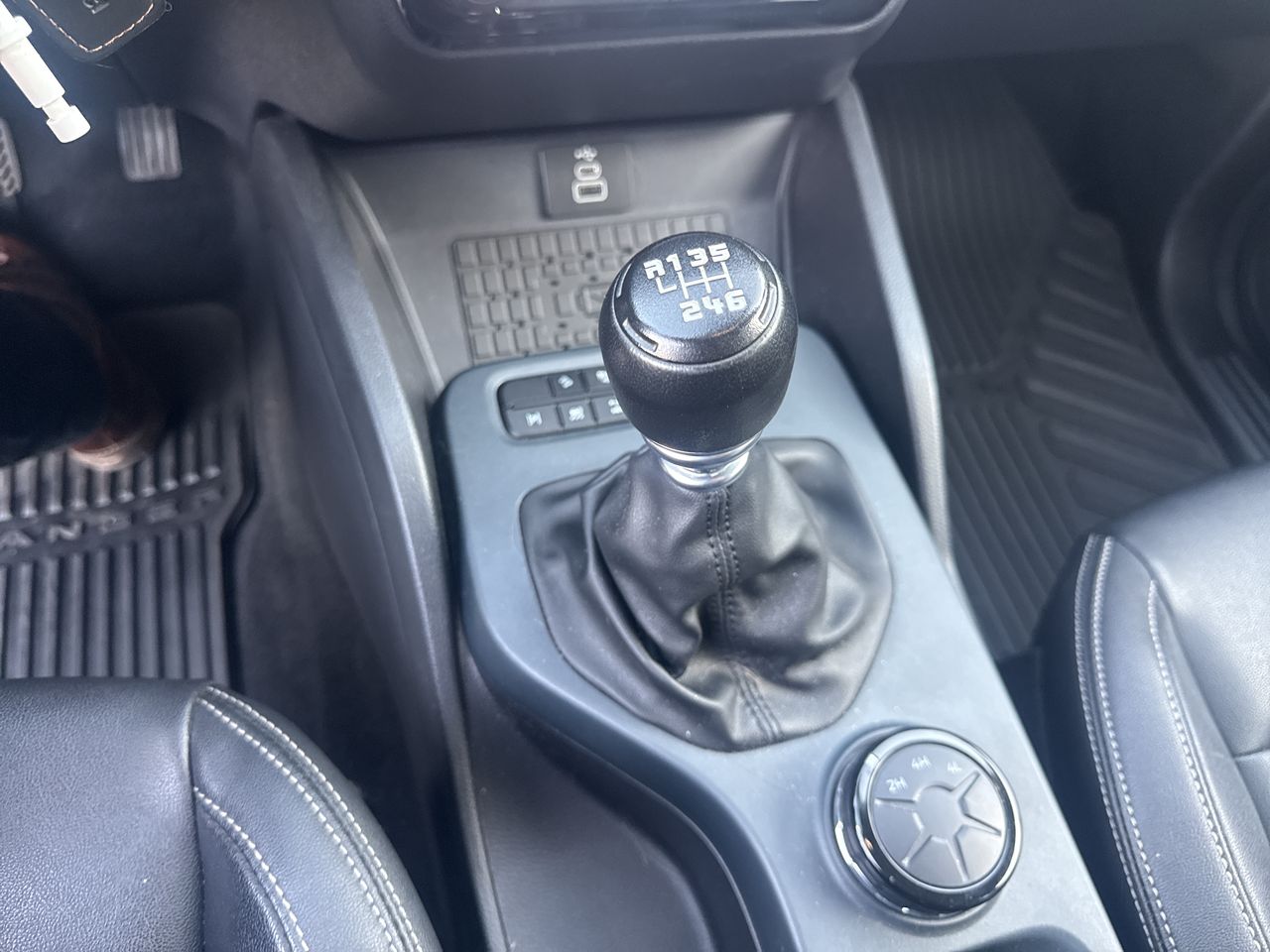 SsangYong Rexton — foto 23 de 30