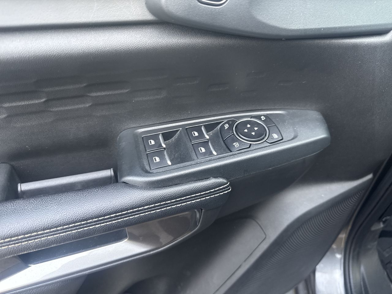 SsangYong Rexton — foto 14 de 30